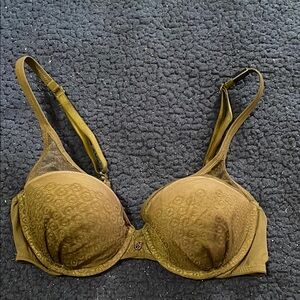NWOT Victoria secret lined Demi bra
